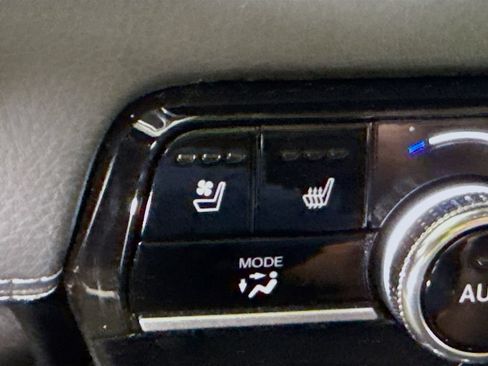 Used 2025 Honda Pilot Elite image 13