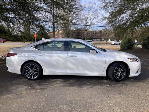 Used 2025 Lexus ES 300h w/ Premium Package image 2