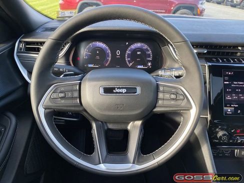 New 2025 Jeep Grand Cherokee Laredo X w/ Luxury Tech Group I image 17