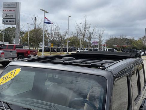 Used 2021 Jeep Wrangler Unlimited Sahara image 16