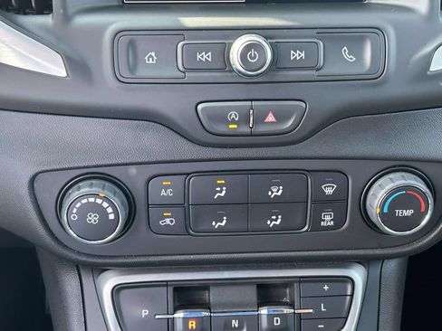 Used 2024 GMC Terrain SLE AWD/4WD image 18