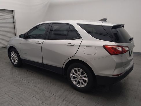 Used 2021 Chevrolet Equinox LS w/ LS Convenience Package image 3