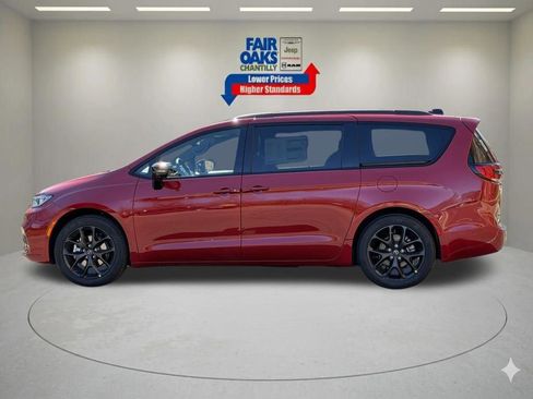 New 2026 Chrysler Pacifica Select FWD image 9