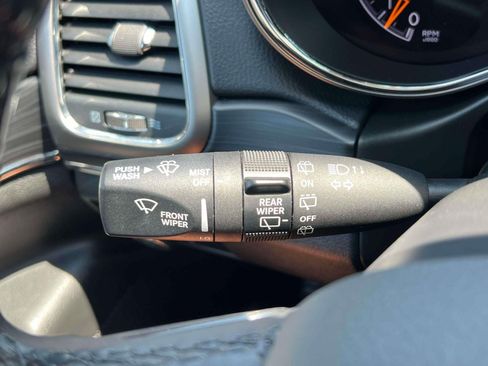 Used 2022 Jeep Grand Cherokee Limited AWD/4WD image 16