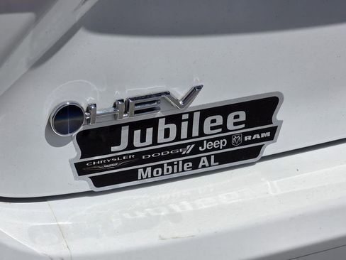 Used 2025 Toyota Camry SE FWD image 27