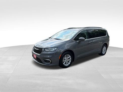 Used 2022 Chrysler Pacifica Touring-L FWD image 7