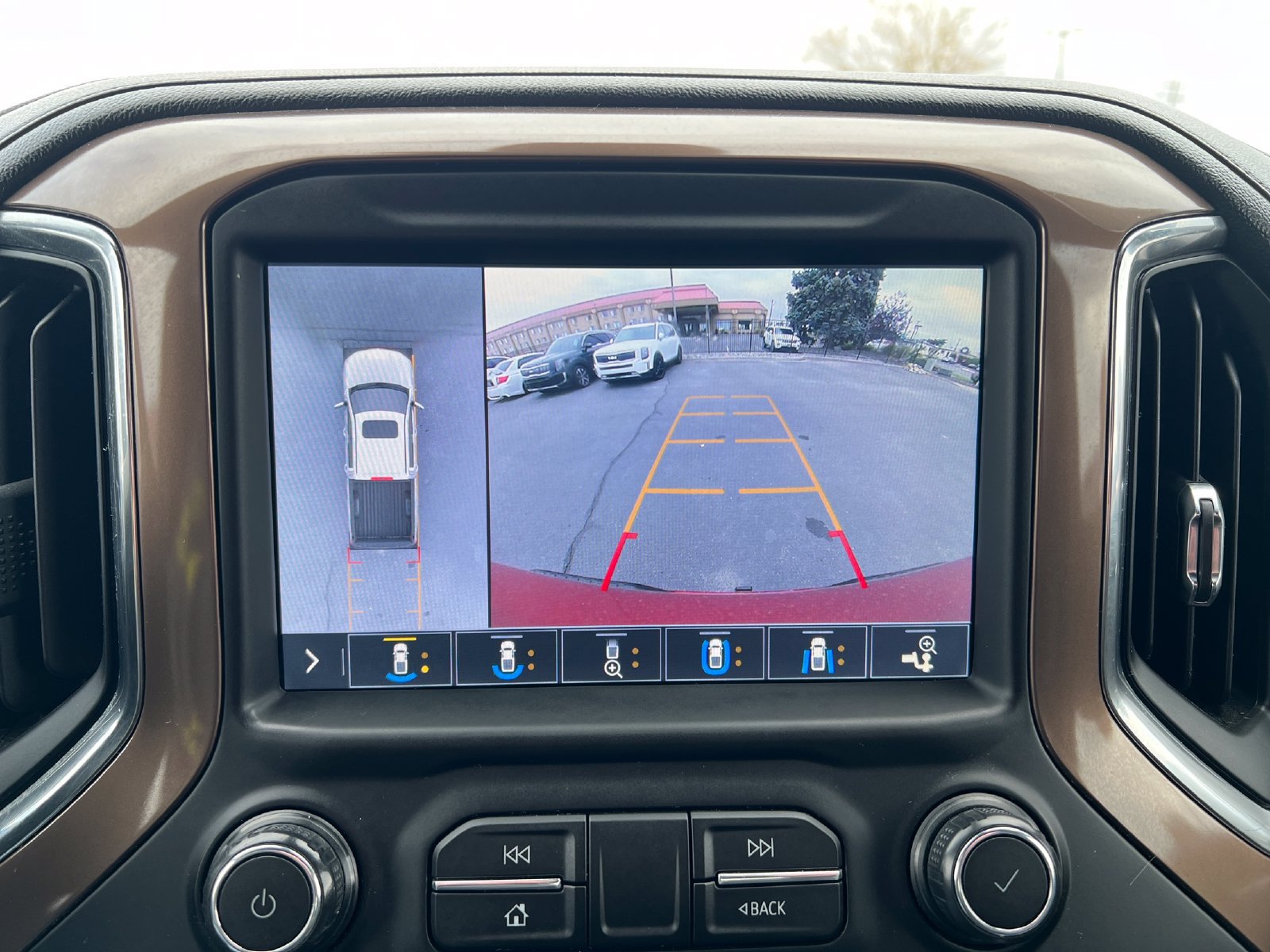 Used 2019 Chevrolet Silverado 1500 High Country w/ High Country Premium Package AWD/4WD image 17