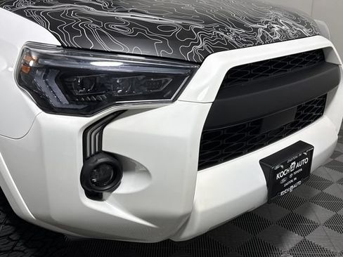 Used 2022 Toyota 4Runner SR5 Premium w/ Moonroof Package AWD/4WD image 12