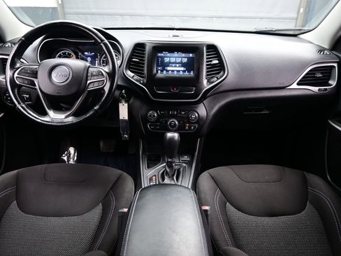 Used 2019 Jeep Cherokee Latitude w/ Cold Weather Group image 16