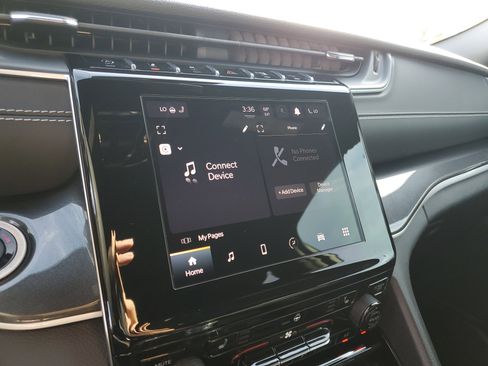 Used 2023 Jeep Grand Cherokee Altitude image 21