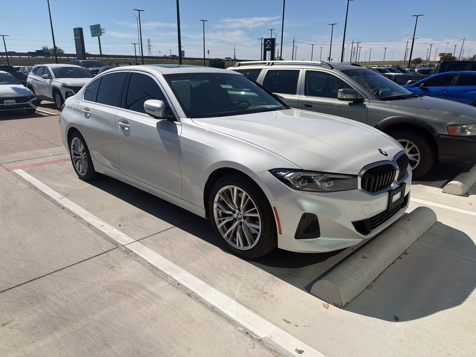 Used 2024 BMW 330i Sedan w/ Convenience Package RWD image 3
