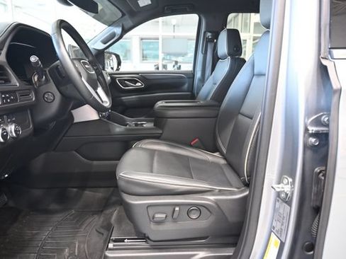 Used 2024 GMC Yukon SLT w/ SLT Luxury Package AWD/4WD image 9