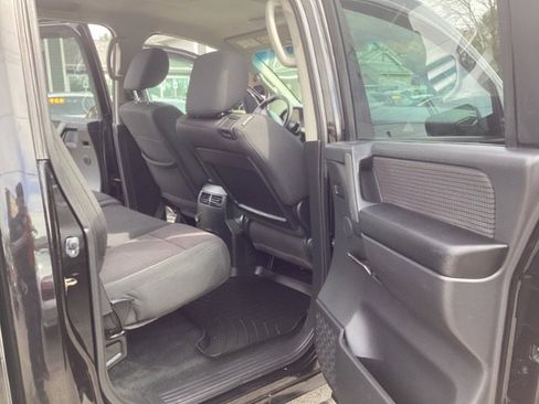Used 2014 Nissan Titan SV w/ SV Value Truck Package image 7