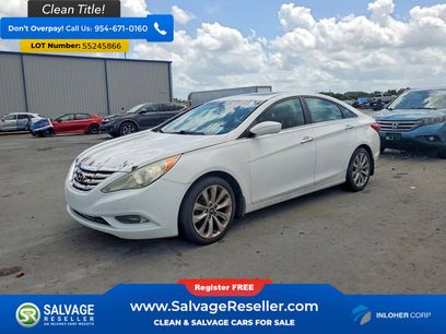 Used 2013 Hyundai Sonata SE w/ Navigation & Sunroof Pkg
