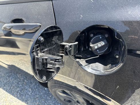 Used 2023 Hyundai Elantra SEL FWD image 11
