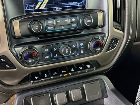 Used 2019 GMC Sierra 2500 Denali AWD/4WD image 17