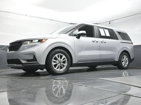 Used 2022 Kia Carnival LX FWD image 31