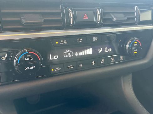 Used 2025 Nissan Pathfinder SV AWD/4WD image 20
