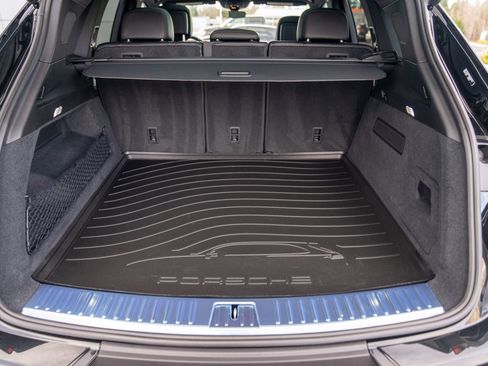 Certified 2025 Porsche Cayenne image 28