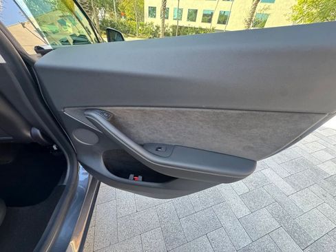 Used 2024 Tesla Model Y Long Range RWD image 29