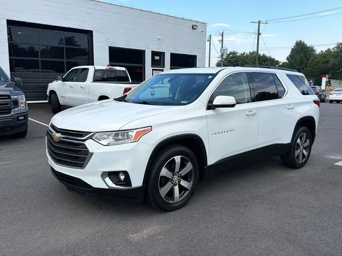 Used 2019 Chevrolet Traverse LT w/ LT Premium Package AWD/4WD image 3