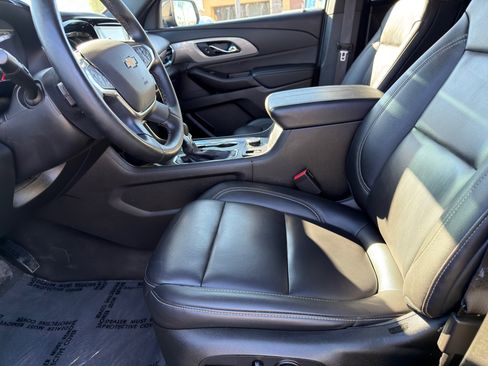 Used 2023 Chevrolet Traverse LT w/ LT Premium Package image 24