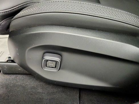 Used 2025 Volvo EX90 Ultra AWD/4WD image 12