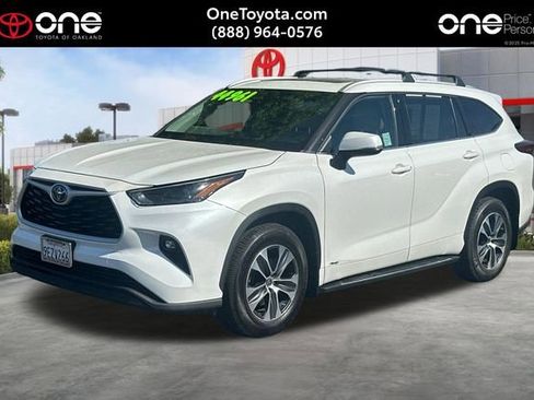 Used 2022 Toyota Highlander XLE image 1