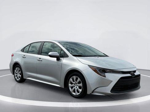 Used 2025 Toyota Corolla LE FWD image 9