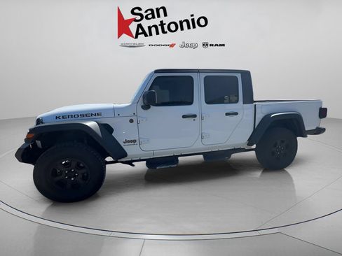 Used 2023 Jeep Gladiator Mojave AWD/4WD image 7