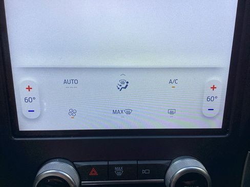 Used 2021 Ford Edge SE image 49