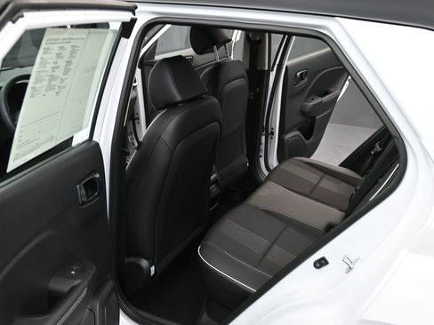 Certified 2025 Hyundai Venue Limited image 11