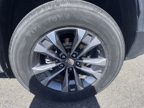 Used 2025 Chevrolet Equinox LT FWD image 9