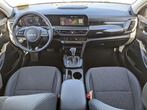 Used 2025 Kia Seltos S image 17