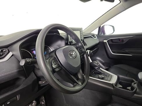 Used 2021 Toyota RAV4 LE image 13