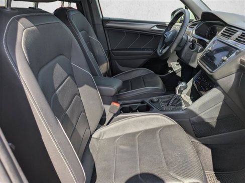 Used 2022 Volkswagen Tiguan SEL R-Line AWD/4WD image 28