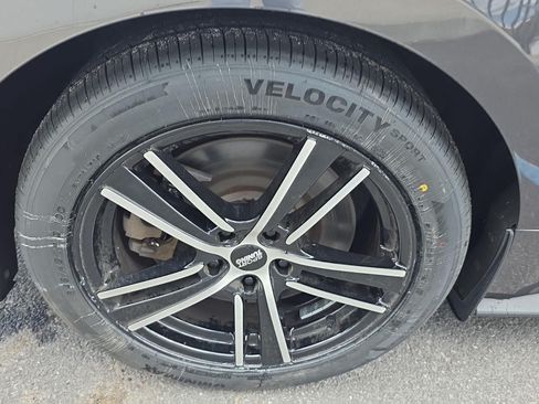 Used 2024 Ford Mustang GT RWD image 11