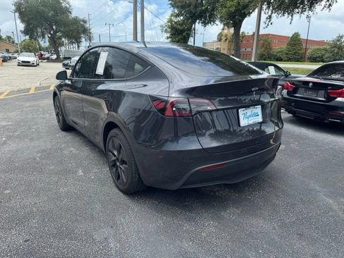 Used 2024 Tesla Model Y Long Range RWD image 3
