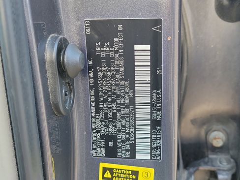 Used 2013 Toyota Highlander 4WD w/ Cold Weather Pkg image 31