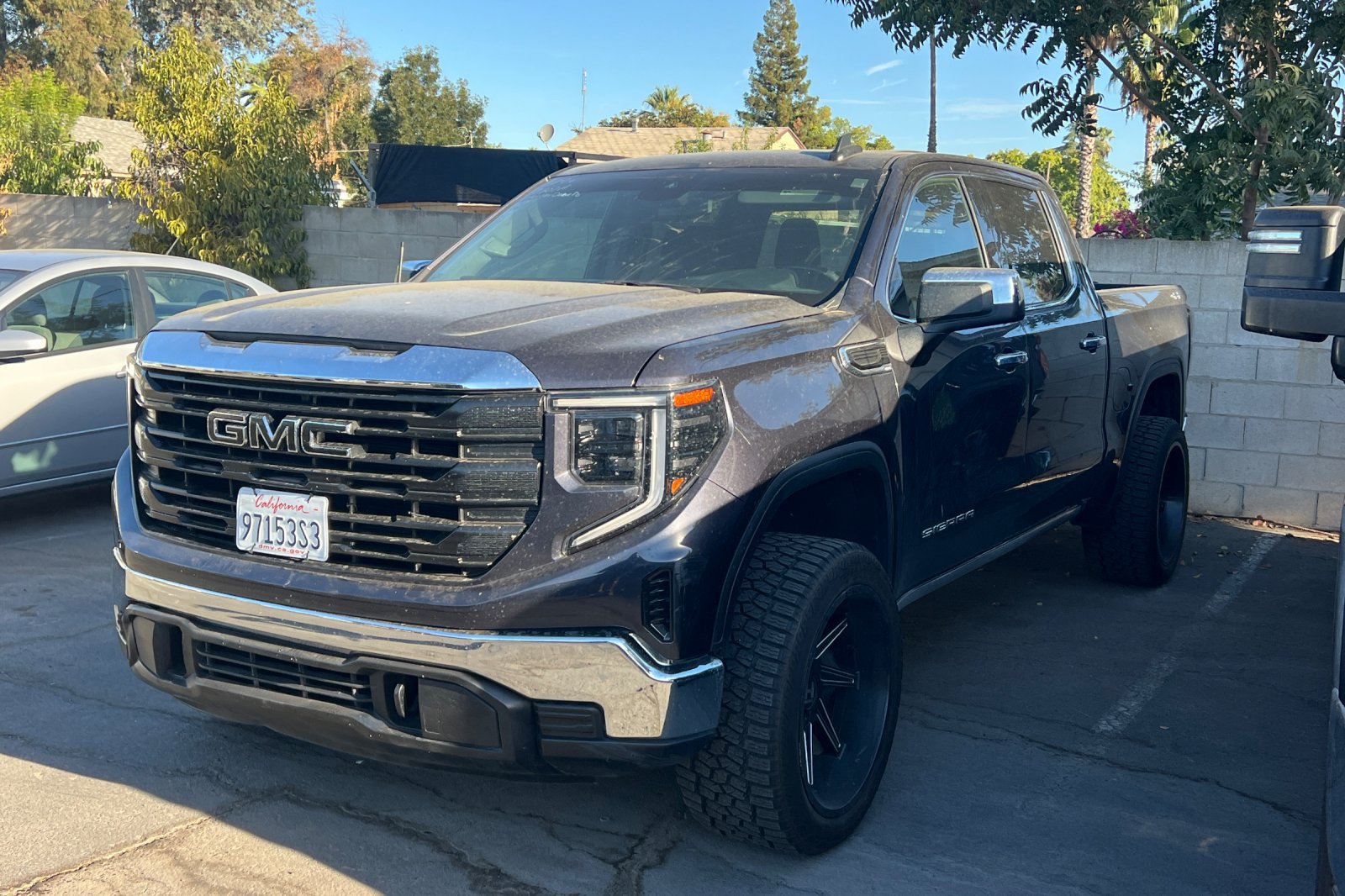 Used 2022 GMC Sierra 1500 SLE AWD/4WD image 2