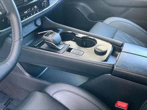 Certified 2025 Nissan Rogue Platinum AWD/4WD image 17