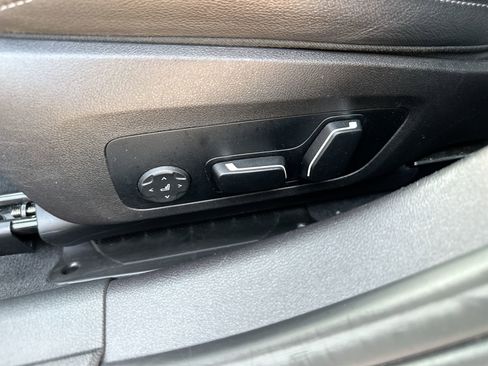 Used 2024 BMW 330i xDrive Sedan w/ Convenience Package image 19