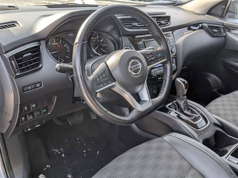 Used 2022 Nissan Rogue Sport SV w/ Technology Package image 10