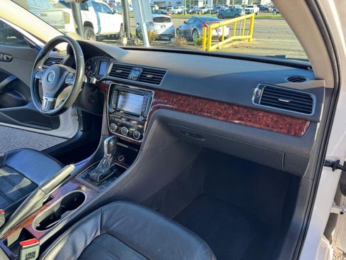 Used 2013 Volkswagen Passat TDI SEL Premium image 13