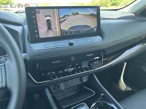 Certified 2025 Nissan Rogue SL w/ Tech Package AWD/4WD image 31