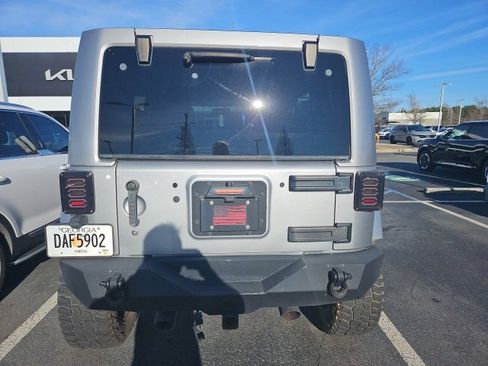 Used 2014 Jeep Wrangler Unlimited Sahara w/ Max Tow Package image 7