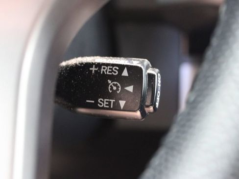Used 2016 Toyota Tacoma Limited w/ Towing Package AWD/4WD image 25