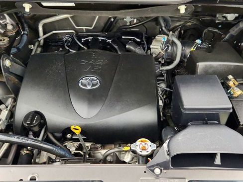 Used 2017 Toyota Sienna SE Premium FWD image 30