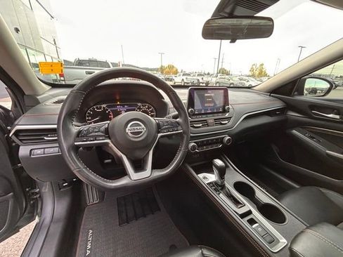Used 2020 Nissan Altima 2.5 SR w/ Premium Package image 16