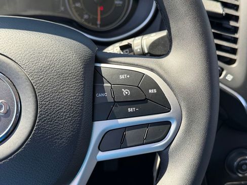 Certified 2022 Jeep Cherokee Latitude w/ Sun & Sound Group image 14